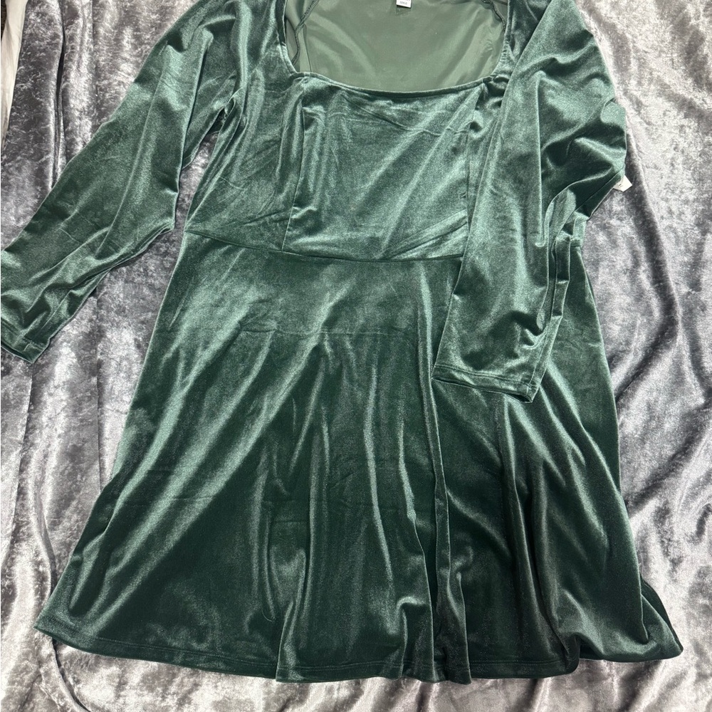 Old Navy Green Long Sleeve Velvet Dress